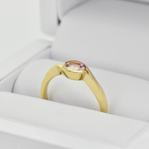 Verlobungsring aus Gold mit Morganit Girija