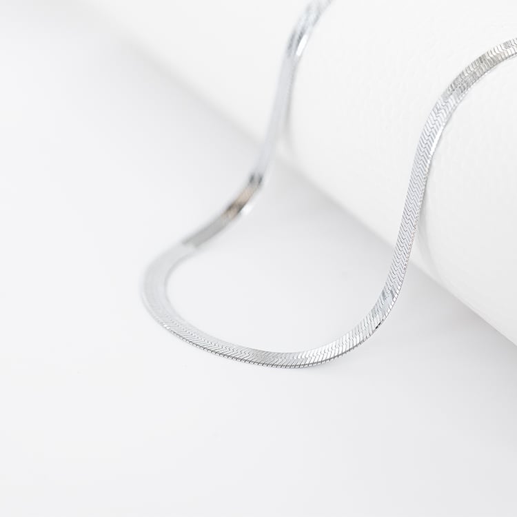 Flache silberne Kette im Fischgrätenmuster 45 cm 129592