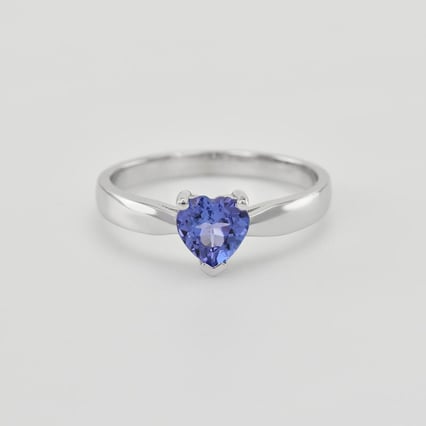 Verlobungsring mit Tansanit in Herzform Lila
