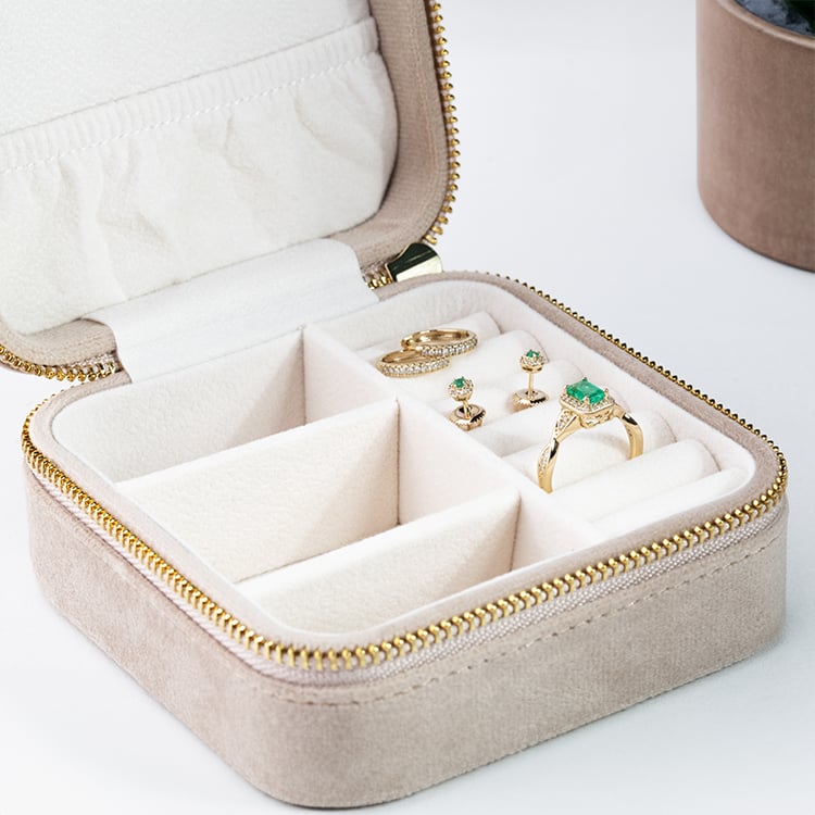 Mittelgroße beigefarbene reise schmuckkästchen Stegall 146236