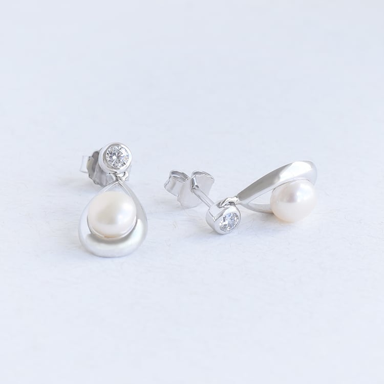 Silberne Perlenohrringe mit Zirkonia Dominia 96438