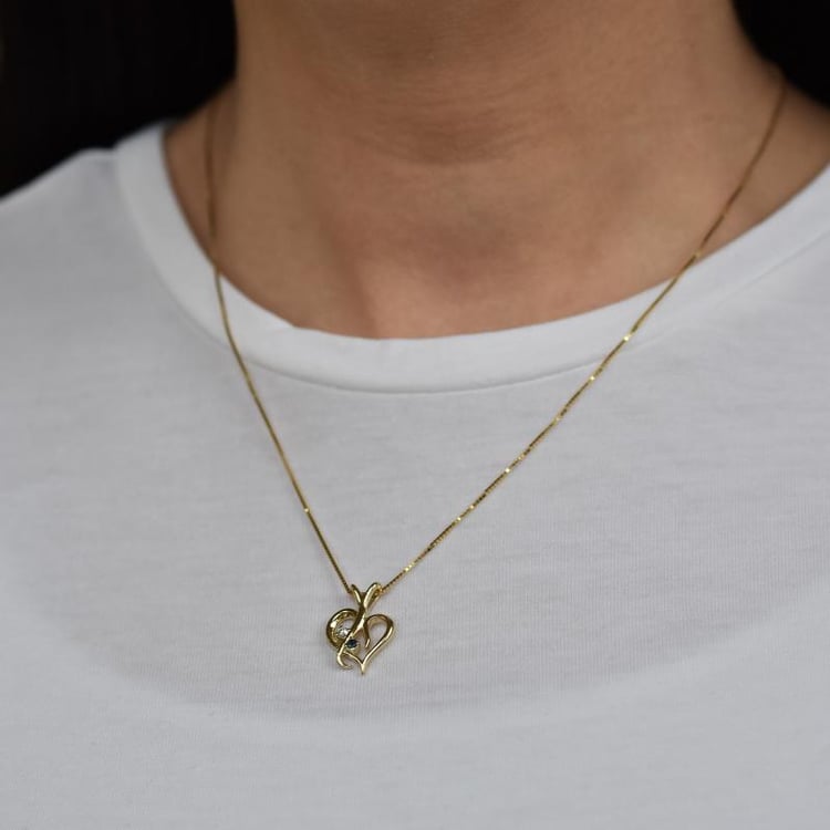 Silberner Anhänger in Herzform mit einem Saphir und Diamanten Lynelle 103297