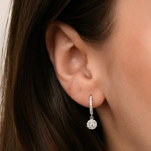 Goldene runde Ohrringe mit 0.09ct natürlichen Diamanten Namita