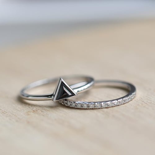 Set mit Eternity-Ring und schwarzem Trillion-Diamantring Begona