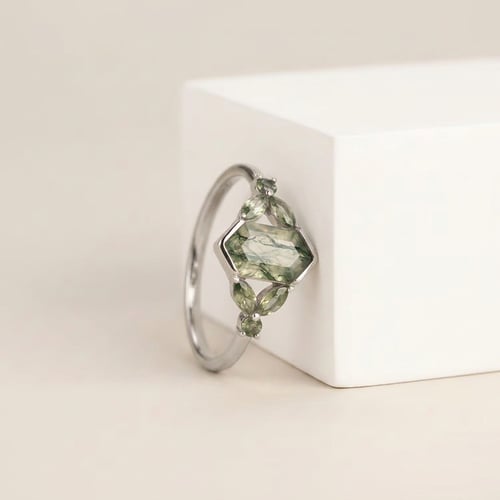 Eleganter Ring mit Moosachat und kleineren Achaten Juliana