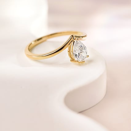 Verlobungsring V-Form mit tropfenförmigem Lab Grown Diamanten Ingrid