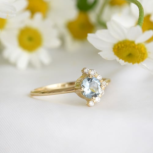 Goldener Ring mit Aquamarin und Diamanten Ammiel