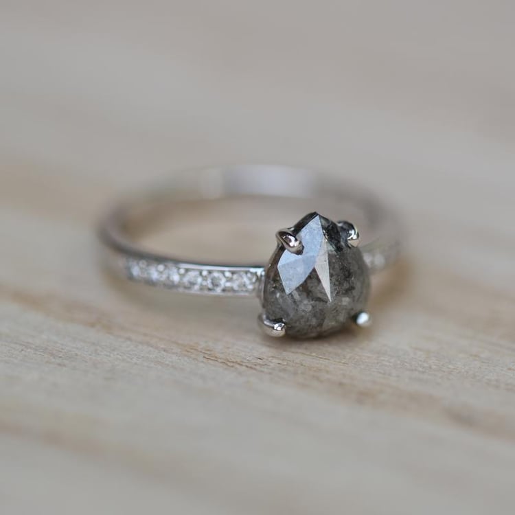 Ring mit Diamanten 44234