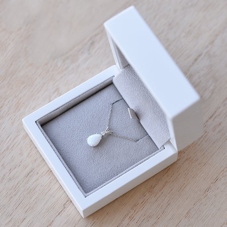 Gold Anhänger mit Opal und Diamanten in Eppi-Geschenkbox 62210