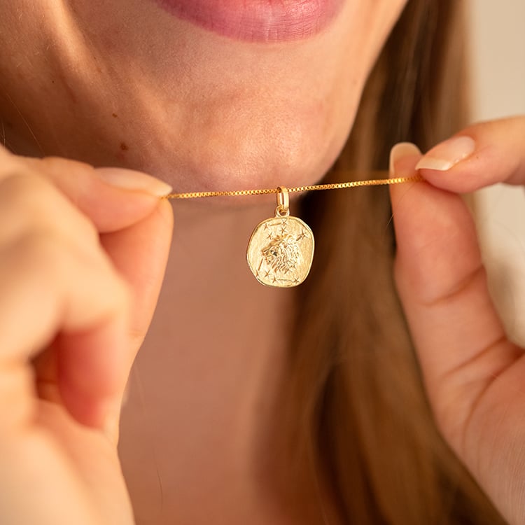 Goldanhänger mit Symbolen des Tierkreiszeichens 145602