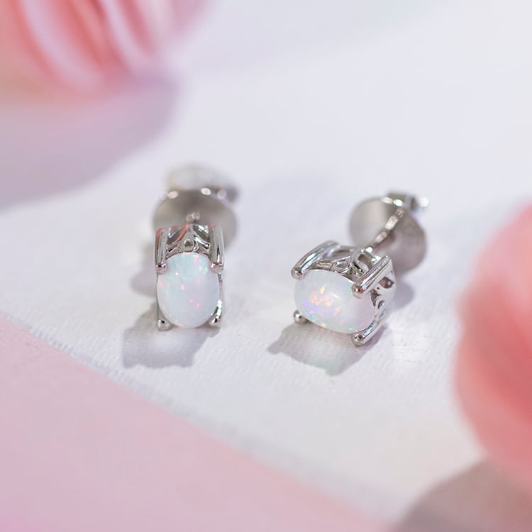 Silberne Ohrstecker mit weißen Opalen Jula 109312