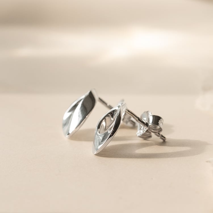 Elegant geformte silberne Ohrringe Shreya 138990