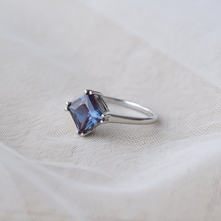 Goldring mit Alexandrit im Pricess-Schliff Ogden 72440