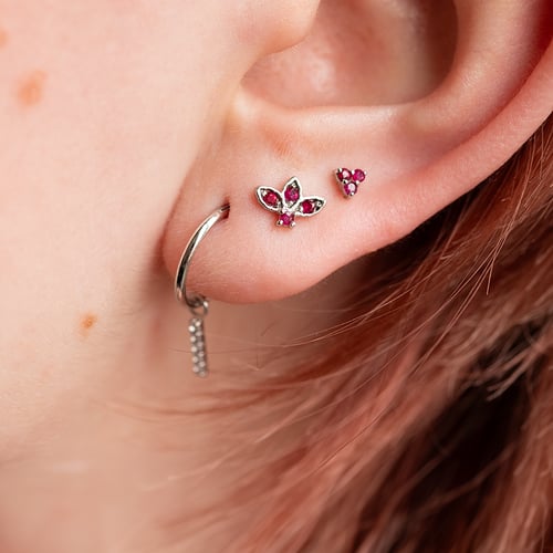Goldener Piercing Ohrstecker mit Rubinen Amina