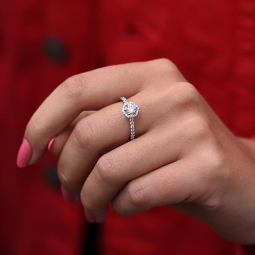 Verlobungsring in Haloform mit Diamanten Primrose