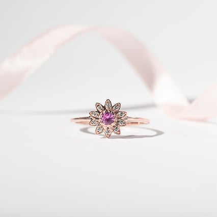 Ring mit einer Blume aus rosa Saphir und Diamanten Noely