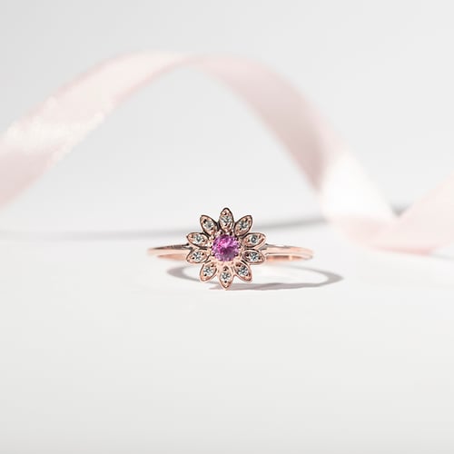 Ring mit einer Blume aus rosa Saphir und Diamanten Noely