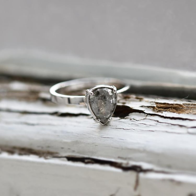 Ring mit Salt and Pepper Diamant Rexa 38066