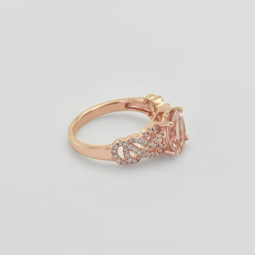 Goldring mit ovalem Morganit und Diamanten Lamah