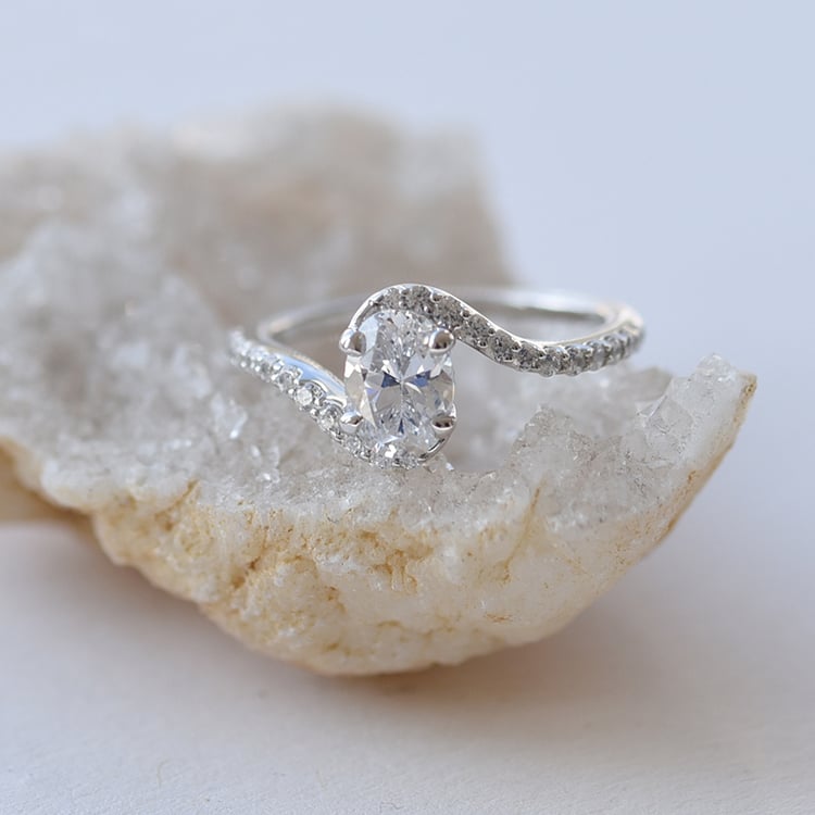 Eleganter Verlobungsring mit Moissanit Fabiana 66229