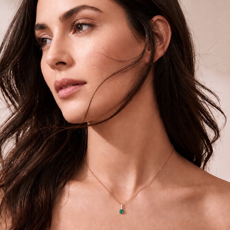Romantischer Anhänger mit Smaragd und Lab Grown Diamanten Dai 171142