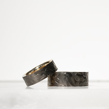 Trauringe aus Gold mit schwarzem Ruthenium Jamone