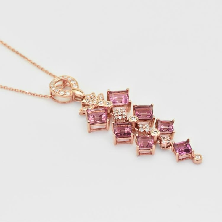 Turmaline und Diamanten in der Halskette 17819