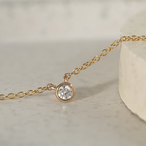 Minimalistisches Armband mit einem Moissaniten Bonato