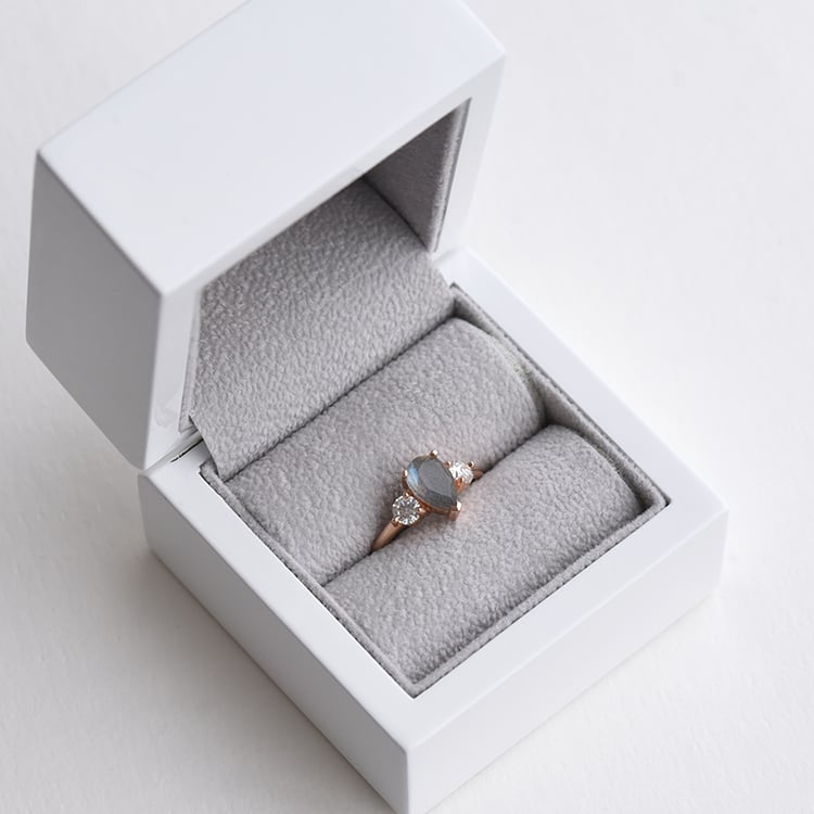 Verlobungsring mit Labradorit und Moissaniten Nanon 73732