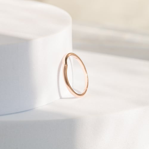 Minimalistischer Ring in V-Form Angelina