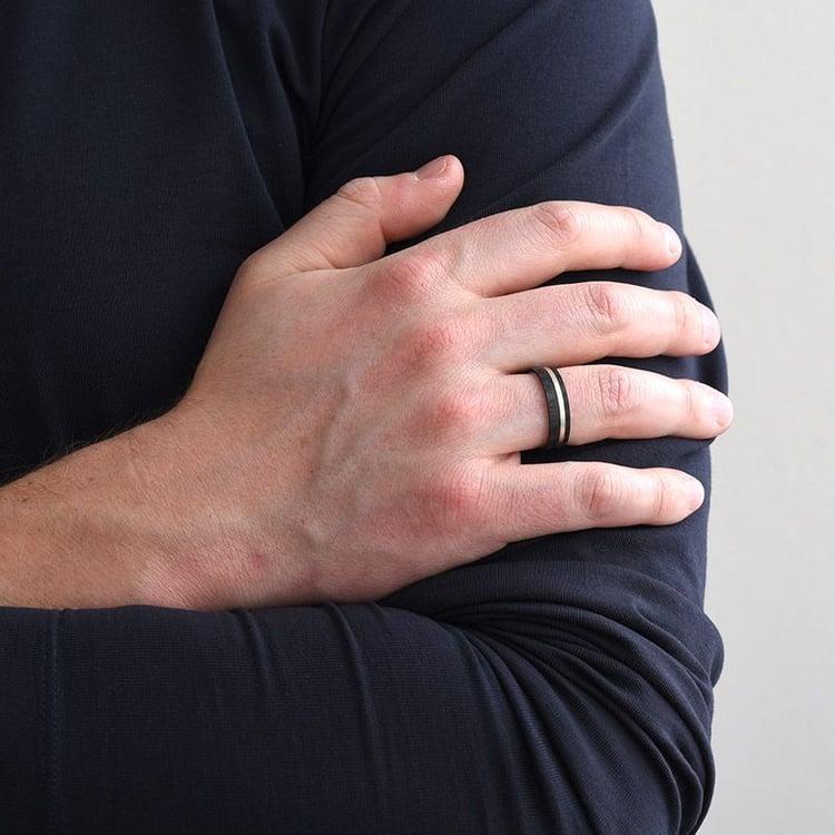 Flacher Trauringe aus Carbon und Silber Shagei 165600