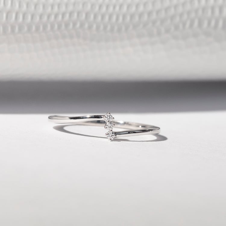 Minimalistischer Ring mit drei Lab Grown Diamanten Hanna 113037
