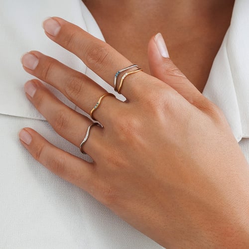 Silberner Ring mit drei blauen Diamanten Cason