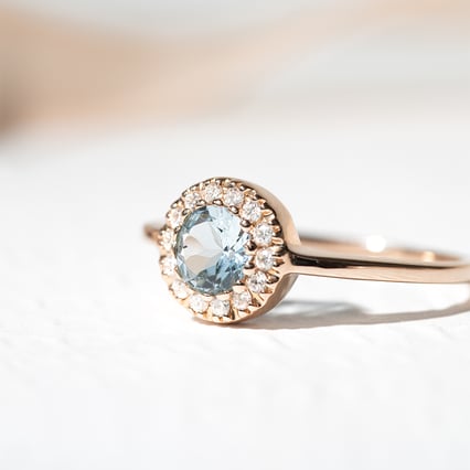 Goldener Verlobungsring mit Aquamarin Tafne