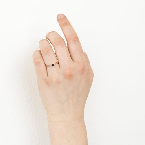 Verlobungsring mit schwarzem Diamanten Sevati