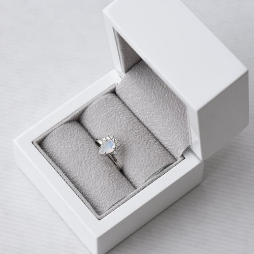 Verlobungsring mit Mondstein und Diamanten Namir