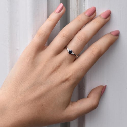 Goldring mit blauem Saphir und Diamanten Jufien