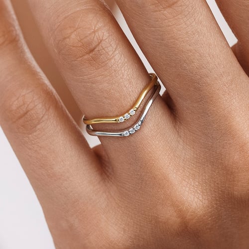 Silberring in V-Form mit drei Diamanten Cason