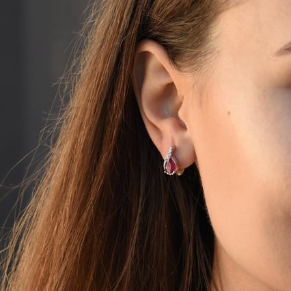 Silberne Ohrringe mit Rhodoliten und Zirkonia Rina