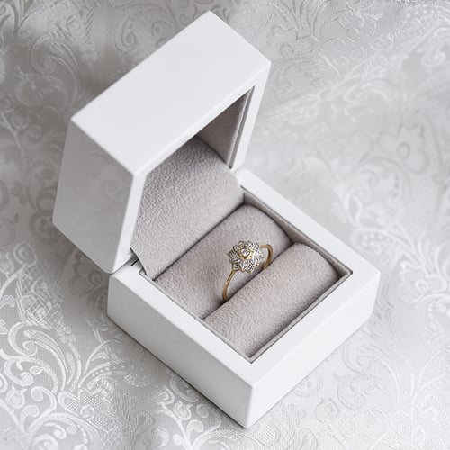 Goldring mit Diamantblume Adreanna