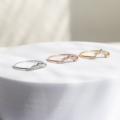Ring in V-Form mit runden Lab Grown Diamanten Callum