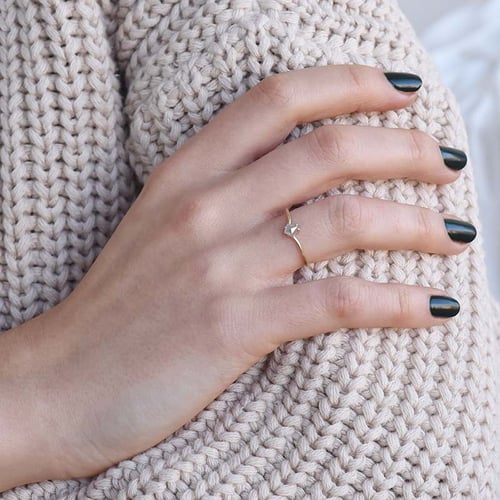 Minimalistischer Ring mit einem Salt and Pepper Diamanten Erebos