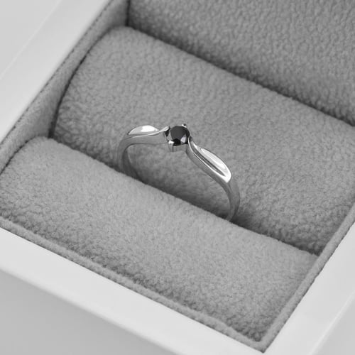 Verlobungsring mit schwarzem Diamant Amrusha