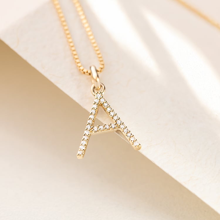 Personalisierte goldene Buchstabenanhänger mit Diamanten Munro 149125