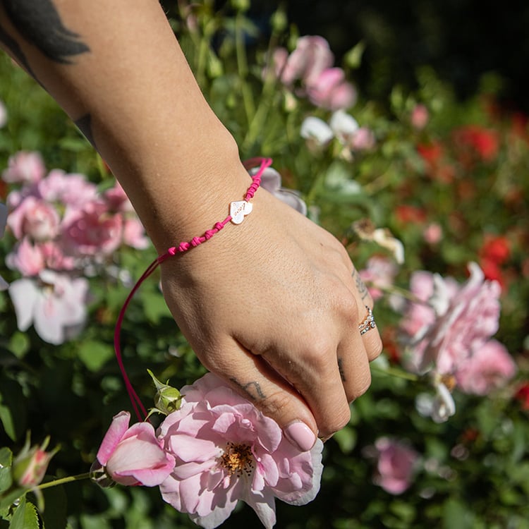 Silbernes Armband mit Anhänger in Herzform mit einem Diamanten und Gravur Kristie 108793