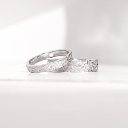 Eheringe mit atypischer Oberfläche Lays