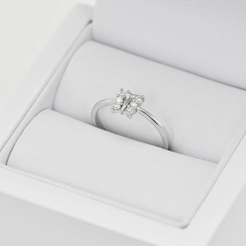 Verlobungsring mit Motiv des Schmetterlings und Diamanten Laua