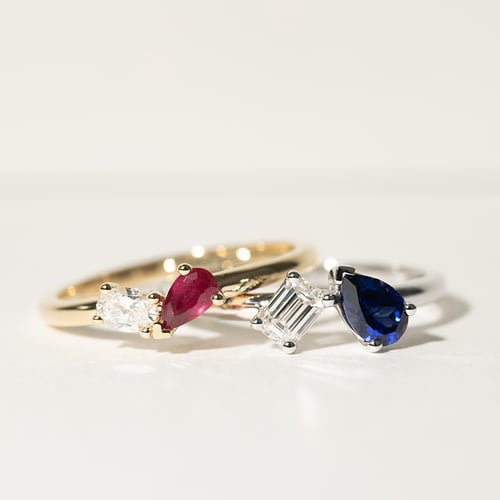 Toi et moi Ring mit Lab Grown Diamant und Saphir Maite