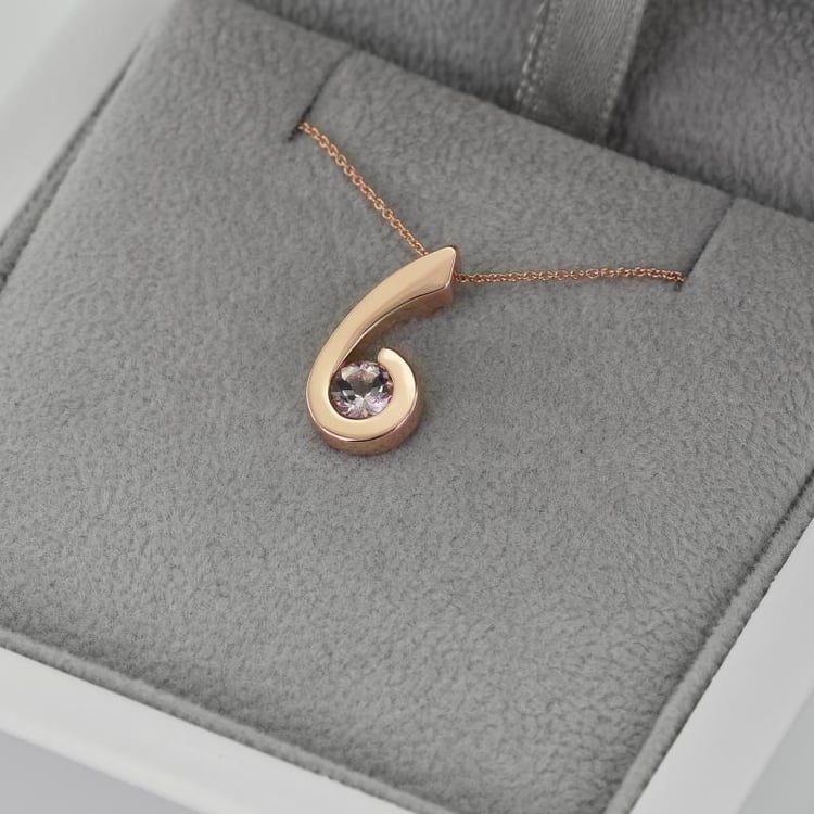 Romantische Anhänger aus Gold mit Morganit Renu 37395