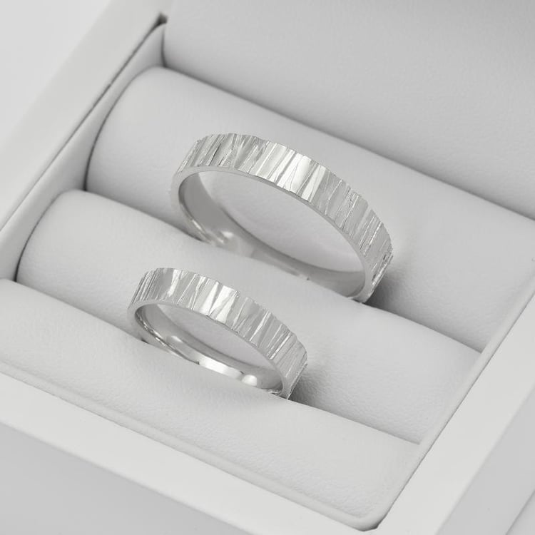 Trauringe mit Relief 37748